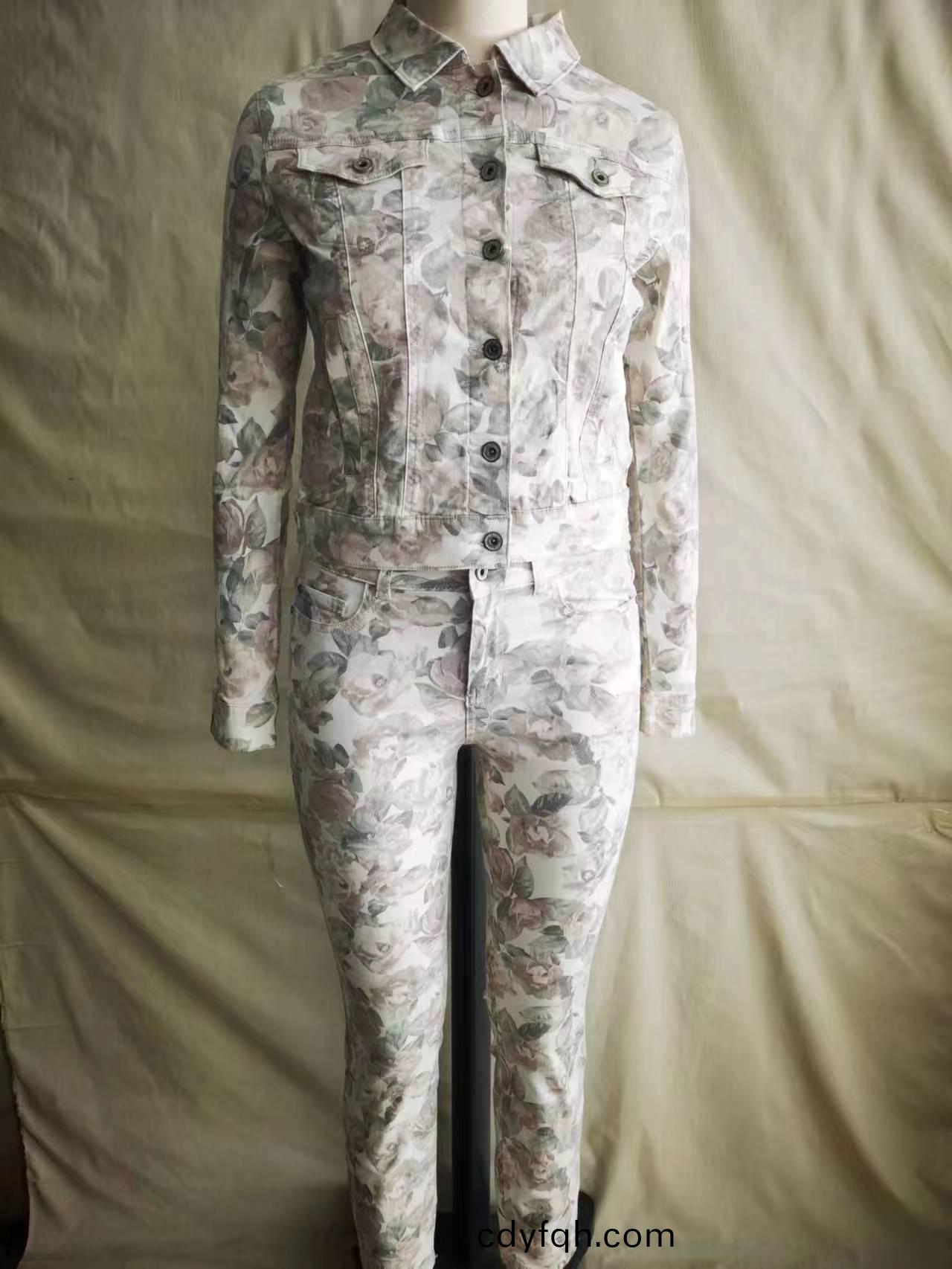 PRINT TWILL JACKET_青島(dao)紡聯(lian)集糰進(jin)齣(chu)口(kou)有限(xian)公司(si)