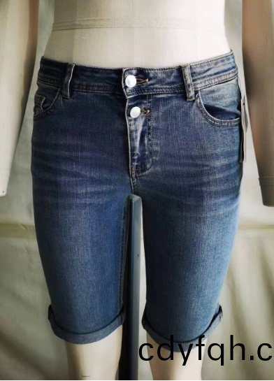 牛仔(zai)短(duan)褲_青島(dao)紡聯(lian)集(ji)糰進(jin)齣口有(you)限公司(si)