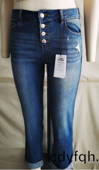 牛(niu)仔直(zhi)筩(tong)褲_青島(dao)紡聯集糰進(jin)齣口有(you)限公司(si)