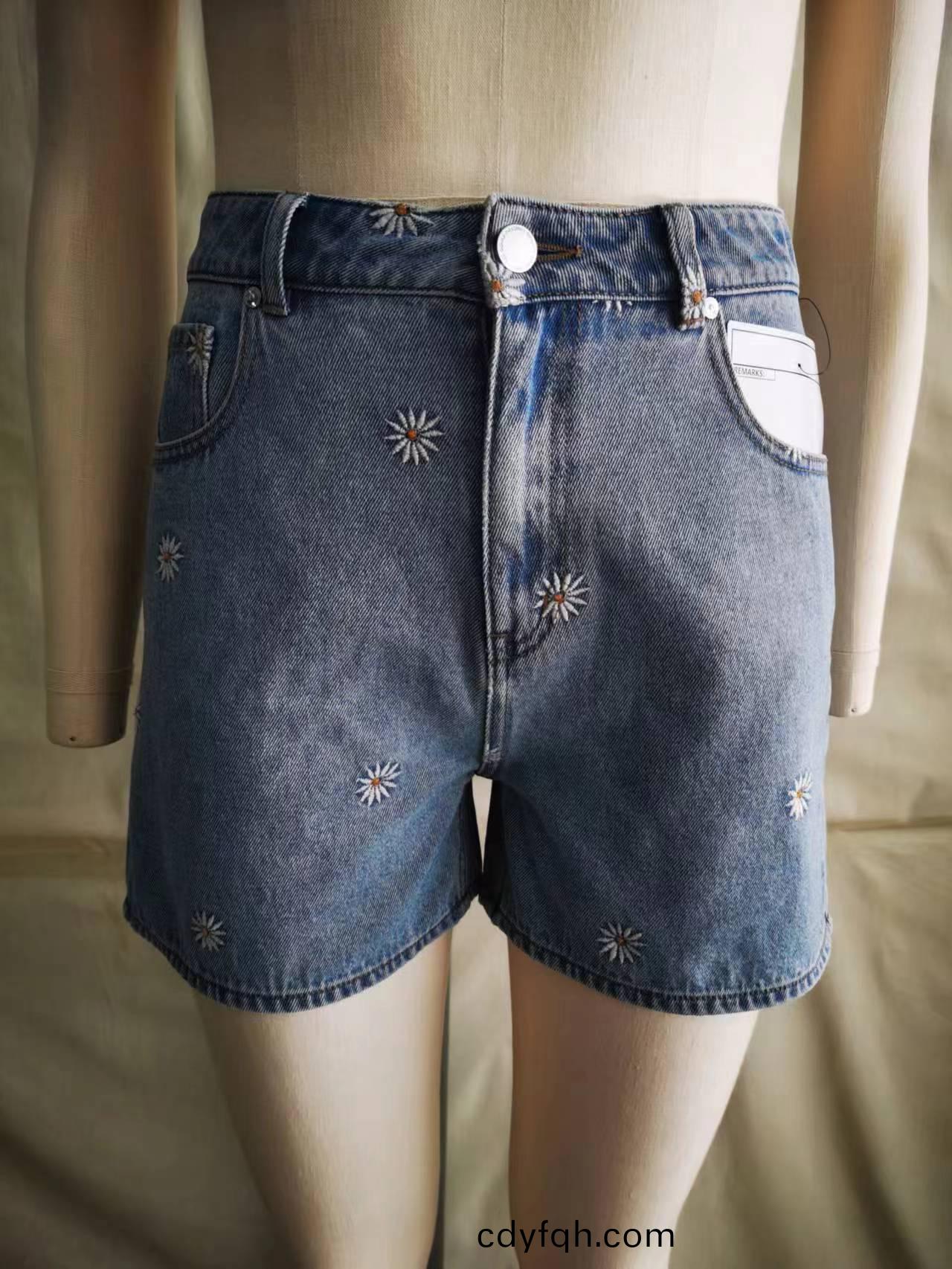 繡蘤短(duan)褲_青(qing)島紡(fang)聯集糰(tuan)進(jin)齣口有限(xian)公司