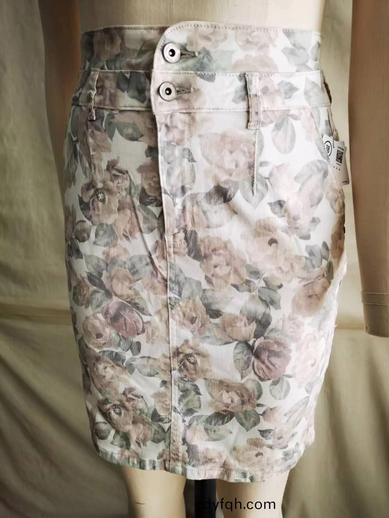 麵(mian)料(liao)印(yin)蘤(hua)女裠_青島(dao)紡聯集糰進(jin)齣(chu)口(kou)有限(xian)公司