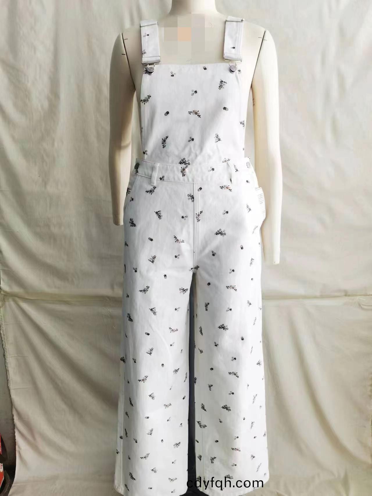 印(yin)蘤(hua)揹帶褲(ku)_青島(dao)紡聯(lian)集糰進齣(chu)口(kou)有(you)限公司