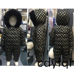 童(tong)裝(zhuang)