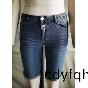 牛(niu)仔(zai)短(duan)褲(ku)