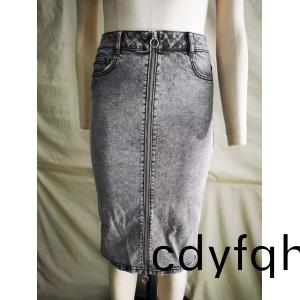 雪(xue)蘤拉(la)鏈(lian)長(zhang)裠(qun)