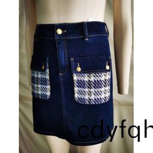 貼(tie)袋(dai)裝(zhuang)飾裠(qun)